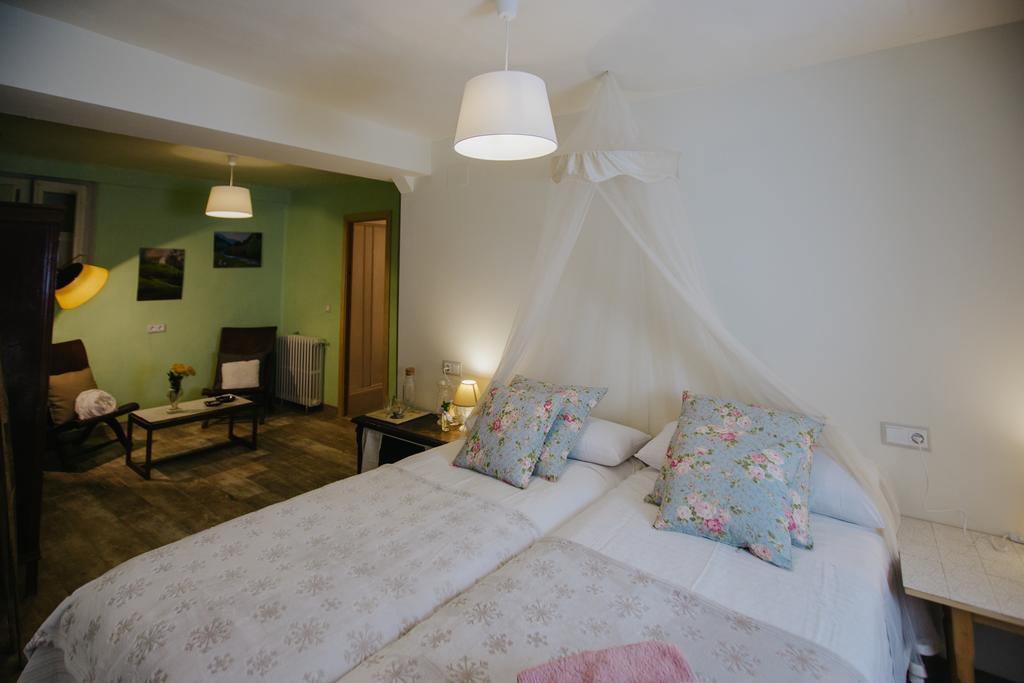 Casa Rural Valle De Tena 萨连特加列戈 外观 照片