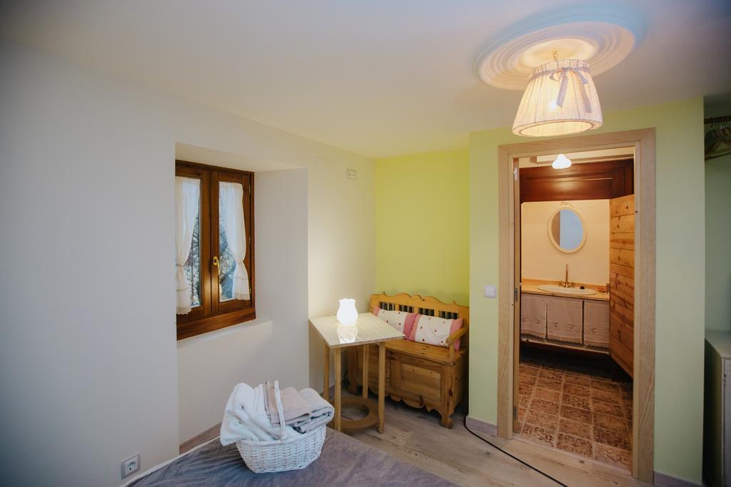 Casa Rural Valle De Tena 萨连特加列戈 外观 照片